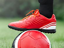 Ghete de fotbal cu crampoane pentru gazon