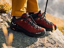 Bocanci trekking scurți